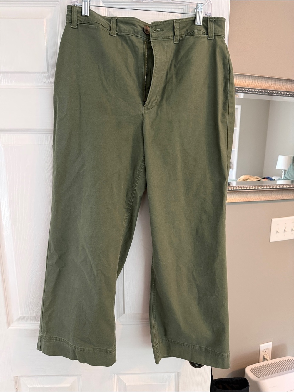 Old Navy Olive Cropped Straight-Leg Pants